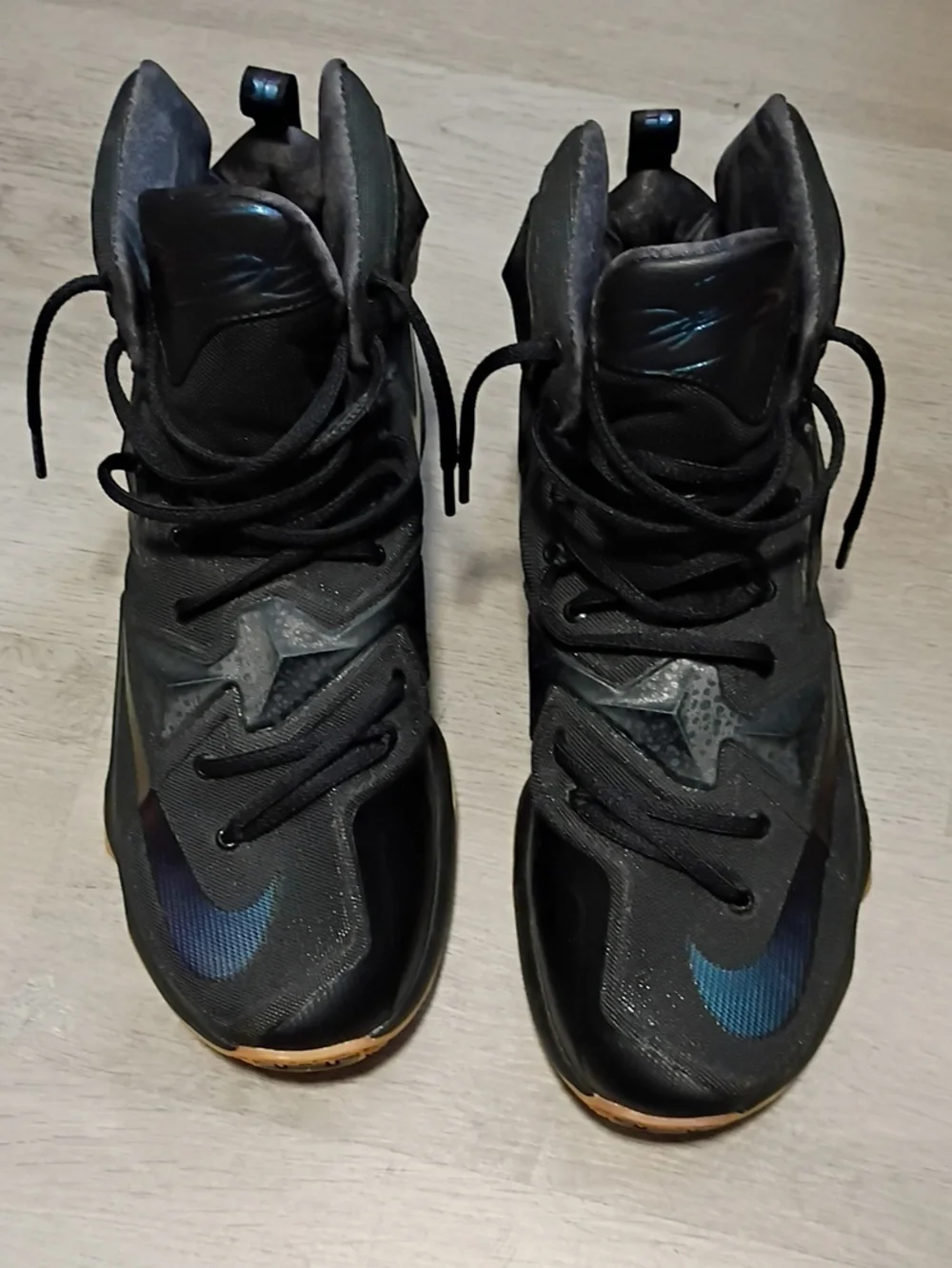 Mens- Nike Labron James 13 